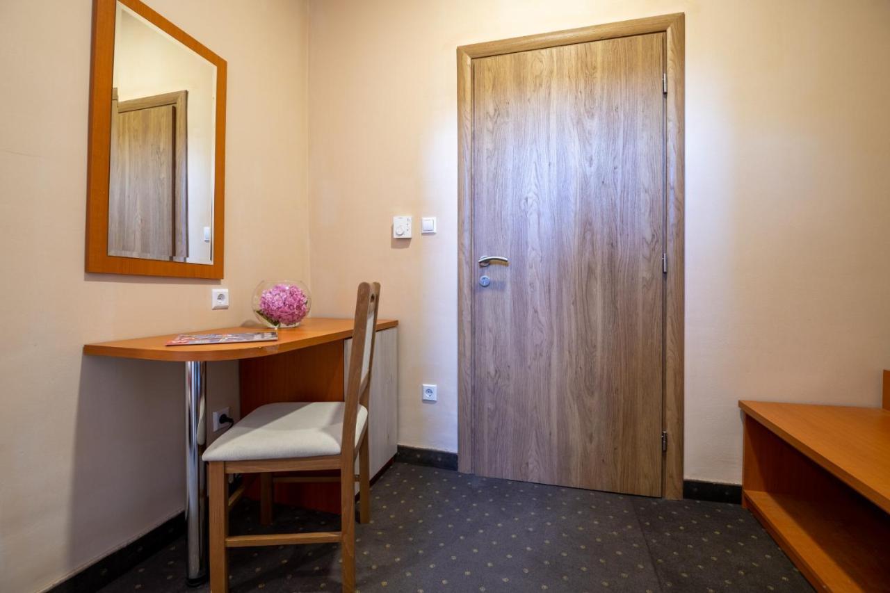 Hotel Luna Neum Bagian luar foto